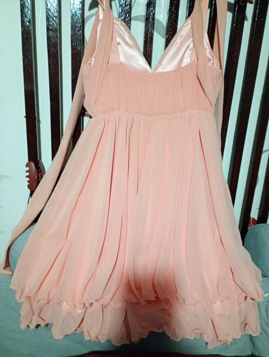 Rochie eleganta mărimea M, culoare roz, pudră,foarte plăcut