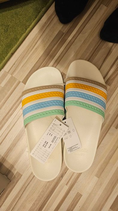 Продавам мъжки чехли Adidas 44 номер