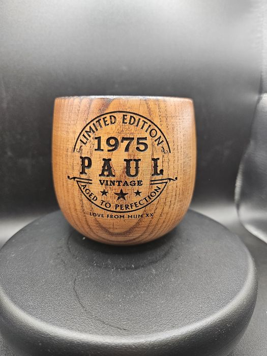 Дървена чаша за уиски. Персонализирана по Ваш избор.