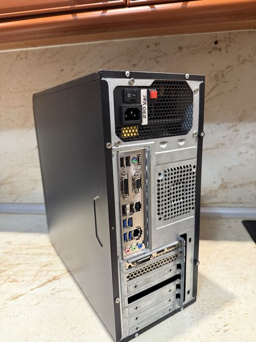 Гейминг компютър Ryzen 5 4500 16GB RAM