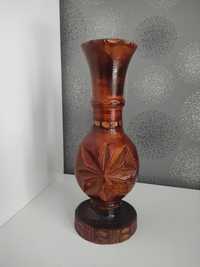 Vaza decorativa din lemn sculptată manual