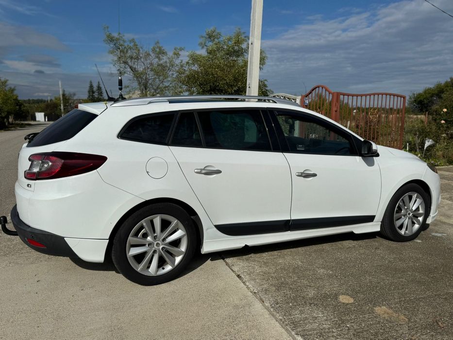 Megane 3 1.9
•Panoramic
• Bluetooth
• Buzunar ascuns