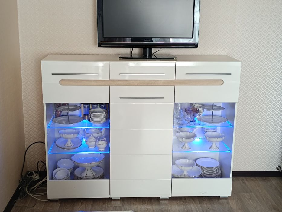 Продам комод белый с подсветкой