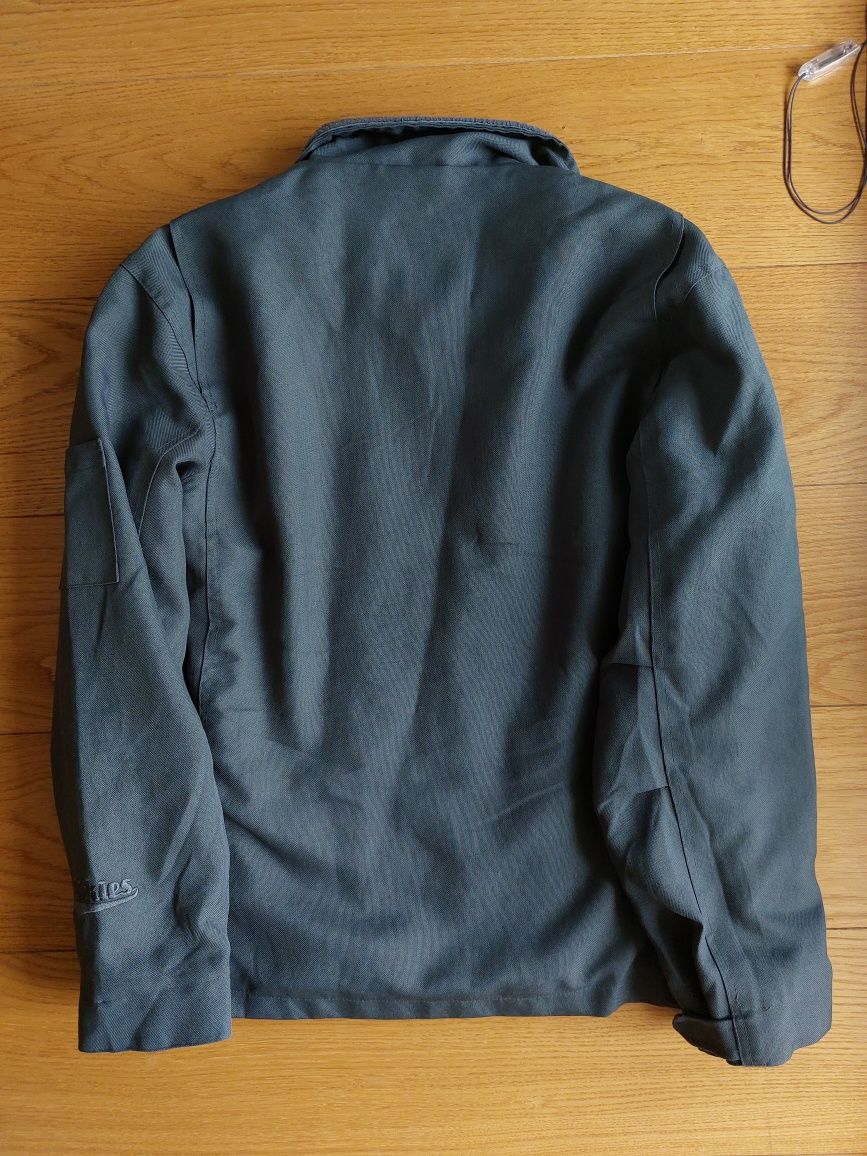 Dickies Vintage Двойно Яке

• Състояние 9/10
• Размер S

• С и