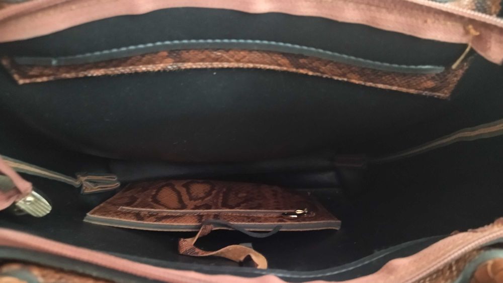 Красива дамска чанта в черно и кафяво