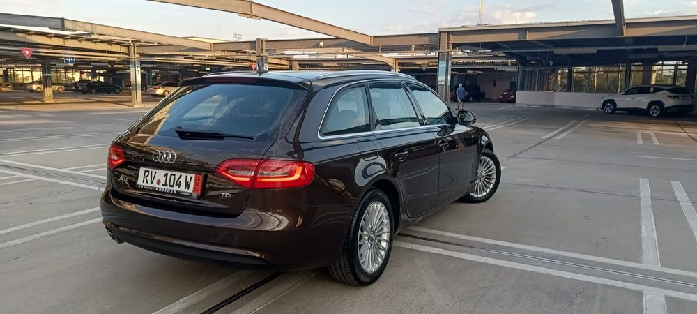 Vând Audi A4 b8.5 Sau la schimb cu ceva mai mic. De preferat golf .7Ra