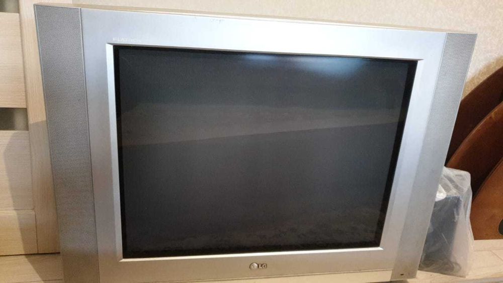 телевизор , отличное состояние