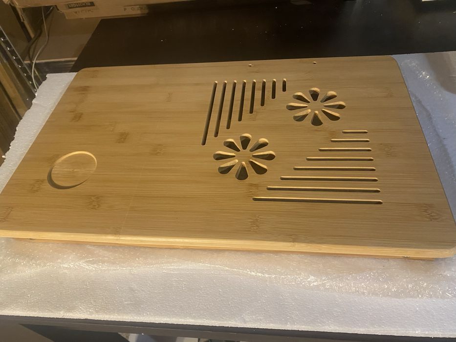 Бамбукова поставка за лаптоп