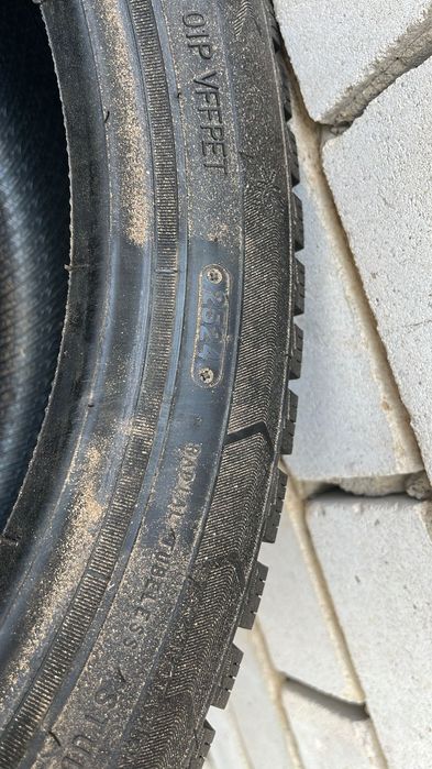 Продаю зимние шины Triangle 225/45 R17
	•	Состояние: почти новые, езди