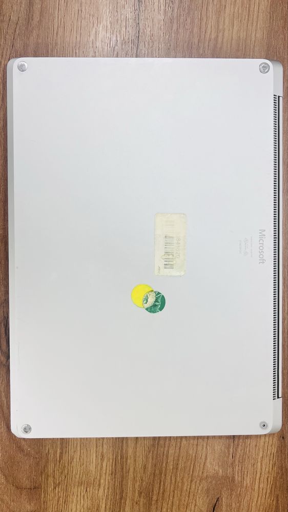Продается / Sotiladi Microsoft Surface Laptop 2 8th generation.