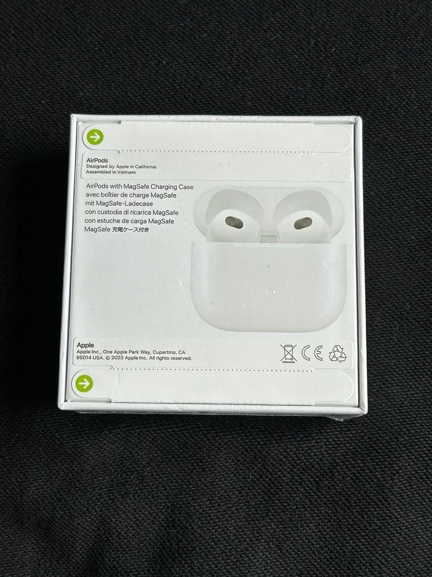 Слушалки Apple AirPods 3rd Gen MagSafe
Charging Case