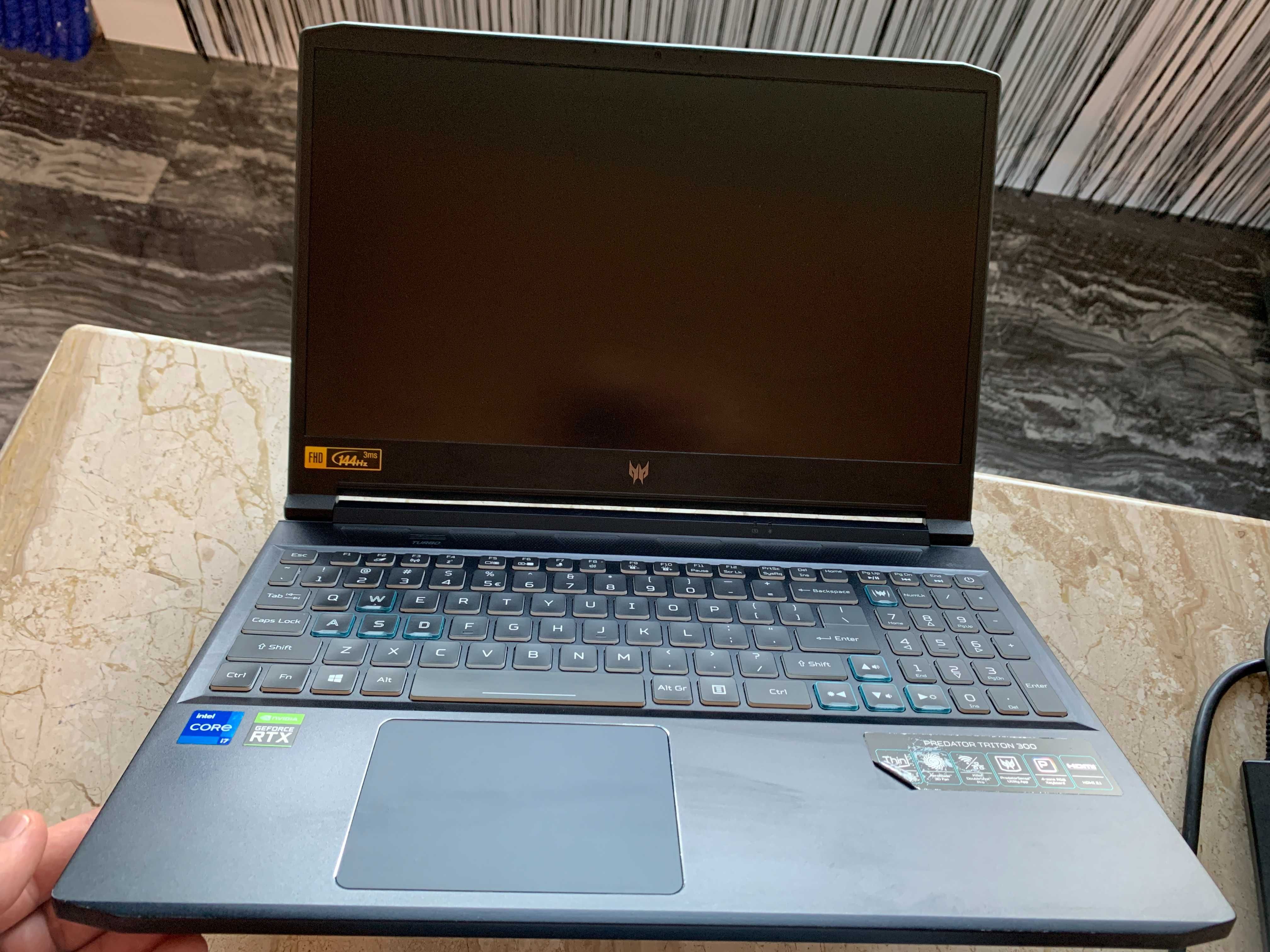 Геймърски лаптоп Acer Predator Triton 300 (за части/ремонт)