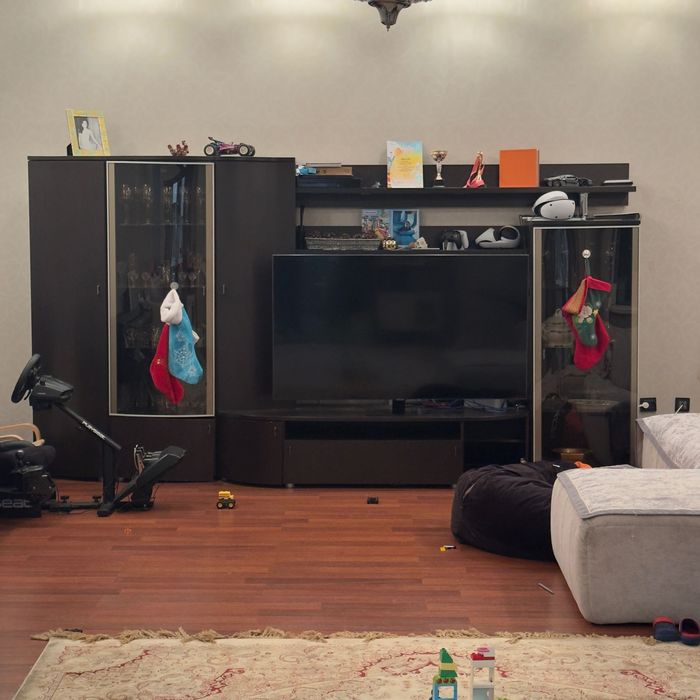 Стенка в зал темно коричневого цвета