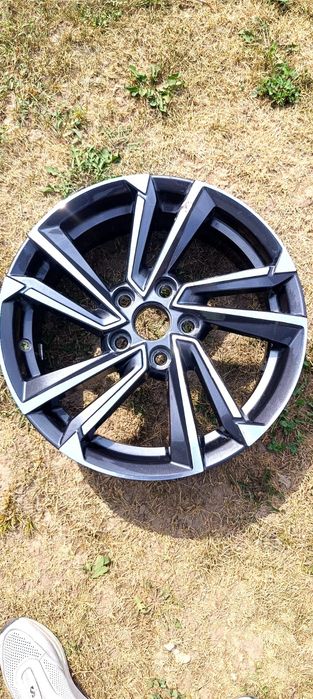 Продам диск в хорошем состоянии  Geely Coolray restyling.