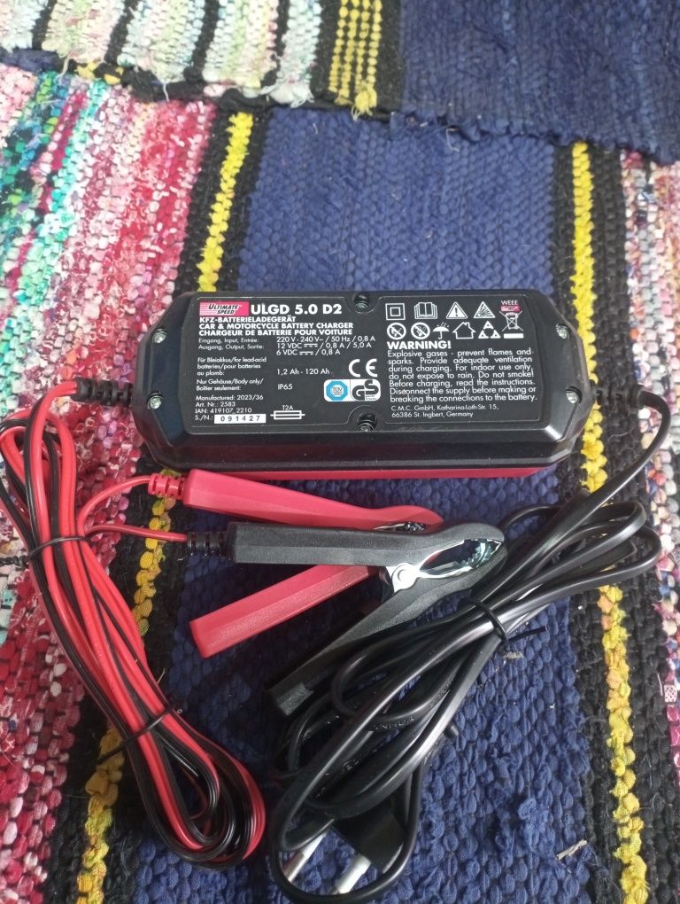 Зарядно за кола на 6 и 12 v