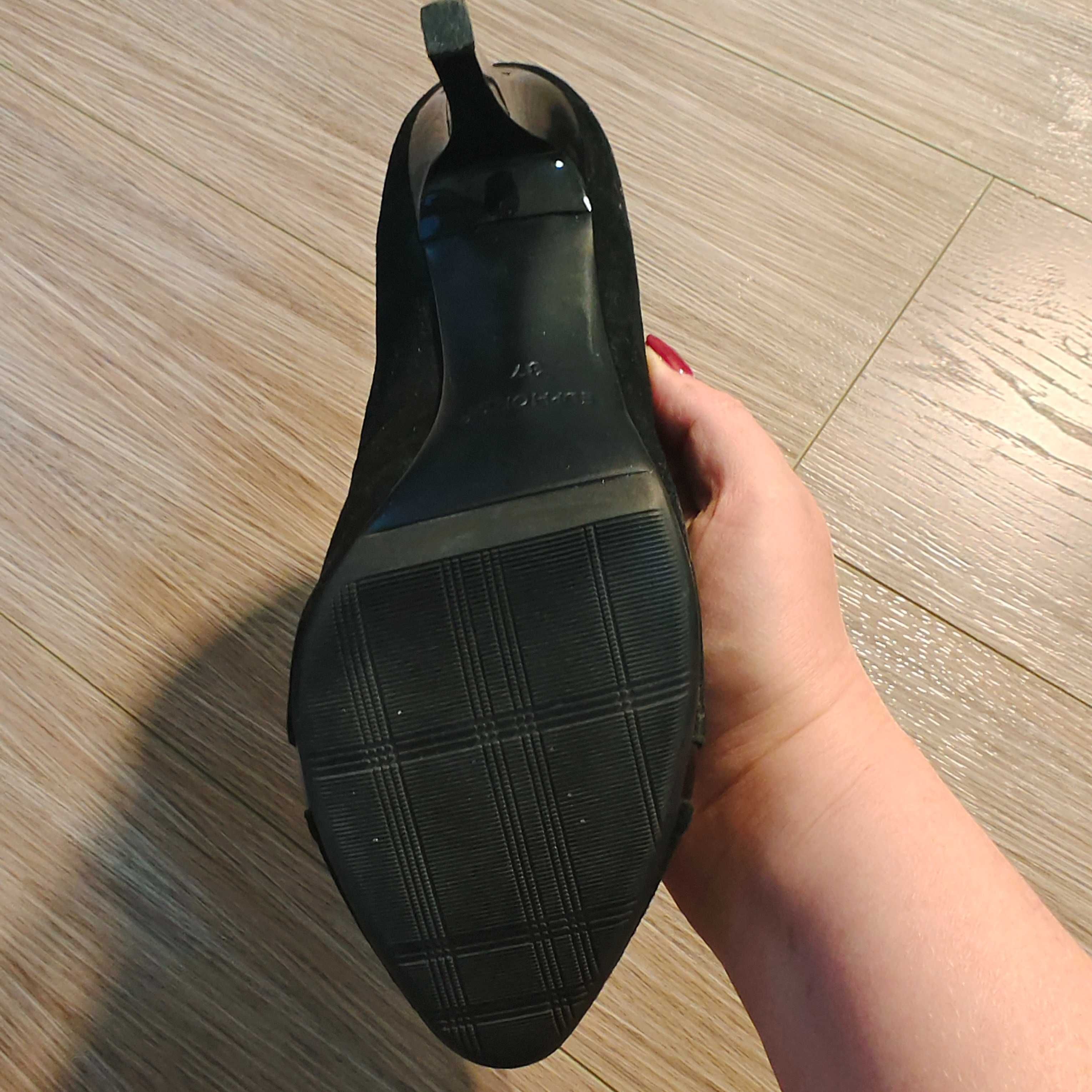 Туфли на каблуке