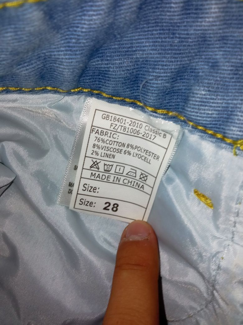 Blugi Scurți Rupți