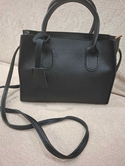 Дамска черна чантичка