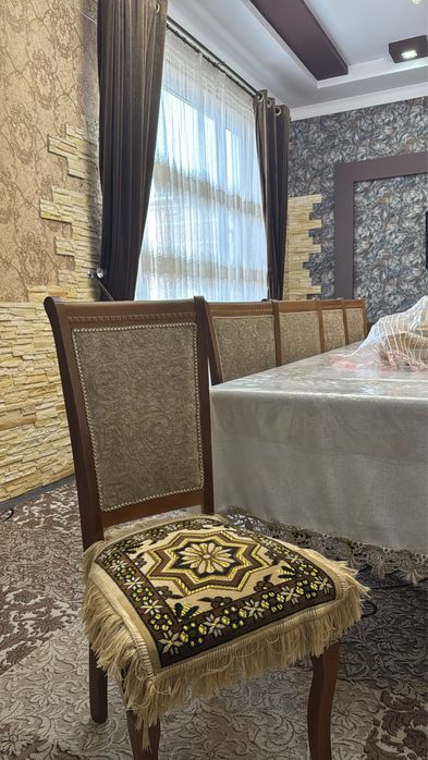 Продаются стол со стульями