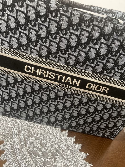 Geanta superba, Christian Dior