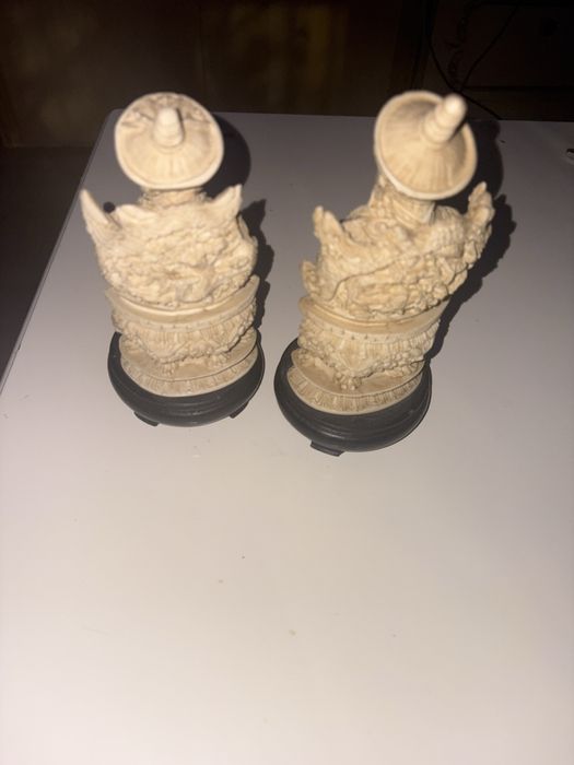 De vanzare 2 statuii din fildeș