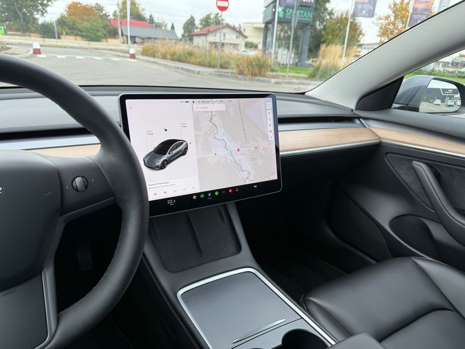 Tesla Model 3 - AWD LR Long Range