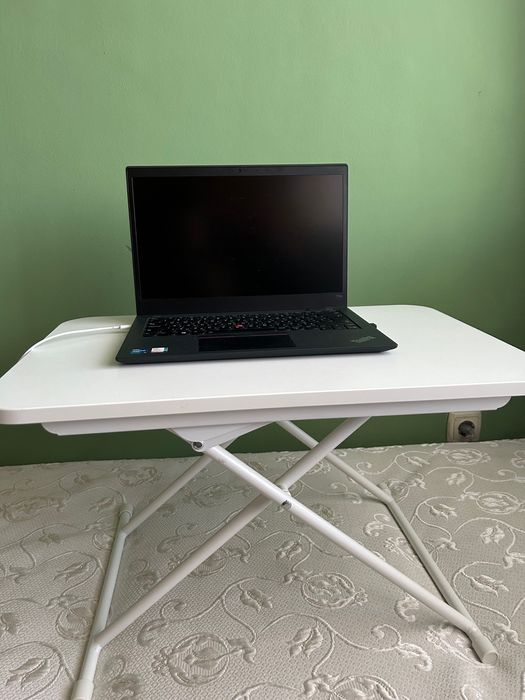 Поставка за лаптоп Икеа с регулируема височина
