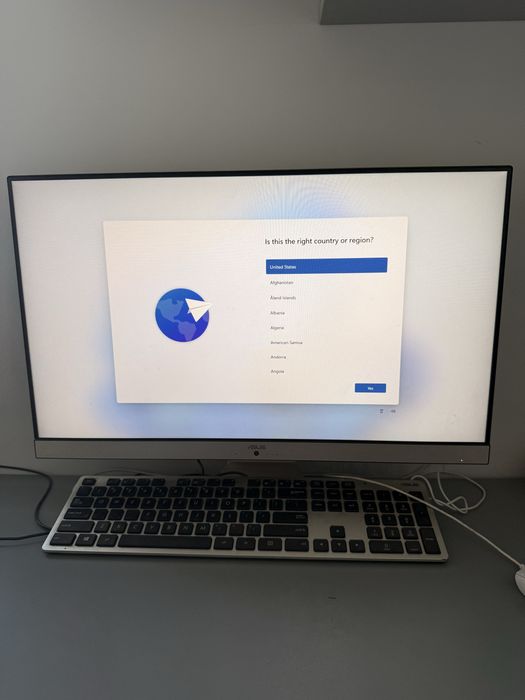 Asus All-in-One V241 – i3 Gen 11, 8GB RAM, 256GB SSD – Stare excelentă