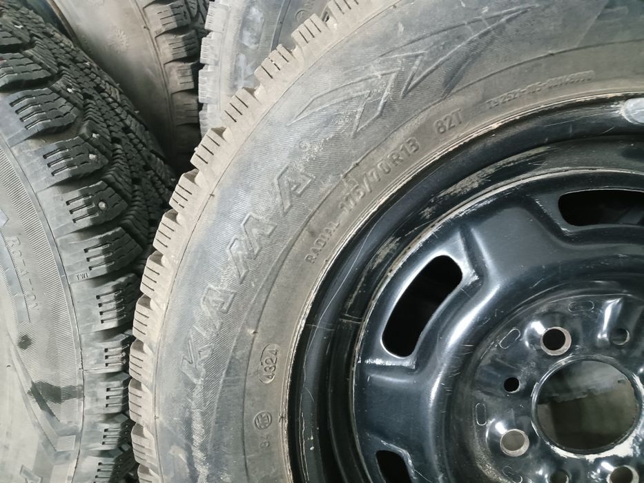 Сатылады бағасы 65000 қысқы дөңгелек.