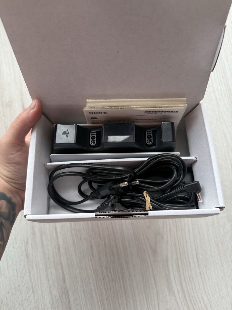 Докинг станция PlayStation 5 DualSense за зареждане