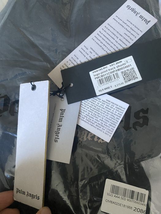 Pantalonii scurtii palm angels