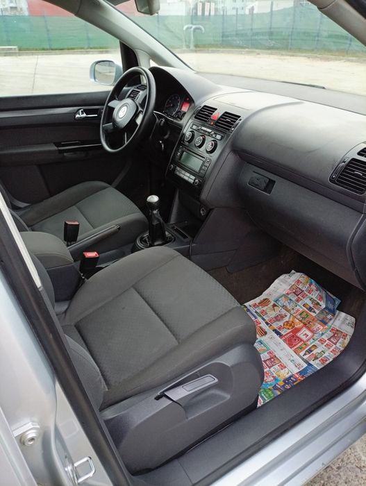 Vând Touran 1.6 benzina