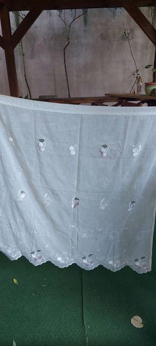 Perdea brodata cu model