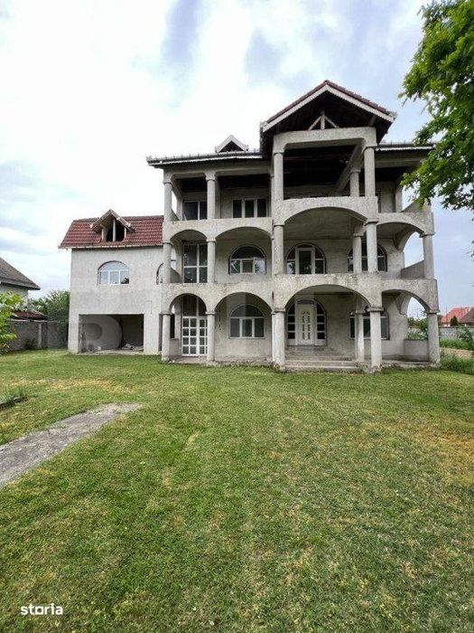 2 CASE, 300mp/700mp, teren 30 ari, zona strada Botizului