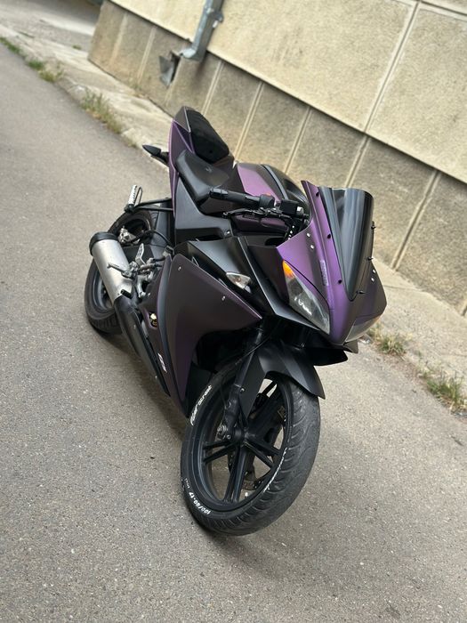 Yamaha yzf r125 purple black