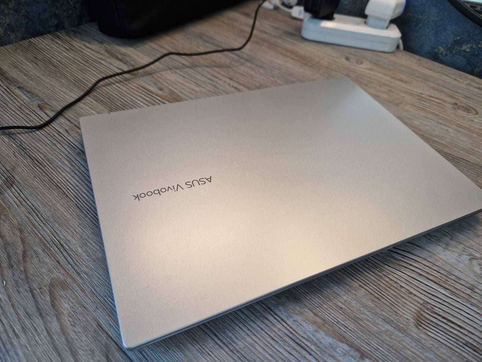 Ультрабук Asus Corei3\ОЗУ 16гб\состояние норм