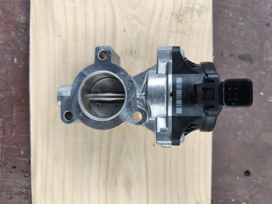 NOU EGR  John Deere cod Re 550498, răcitor gaze DZ102007