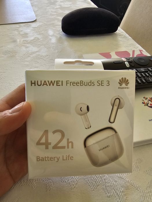 Чисто нови безжични слушалки Huawei freebuds SE3