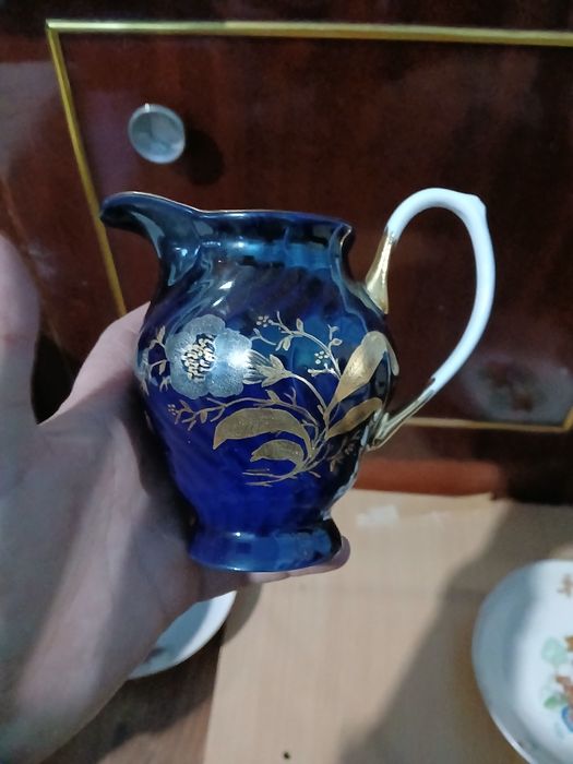 Vand acest set din cobalt email  placat cu aur