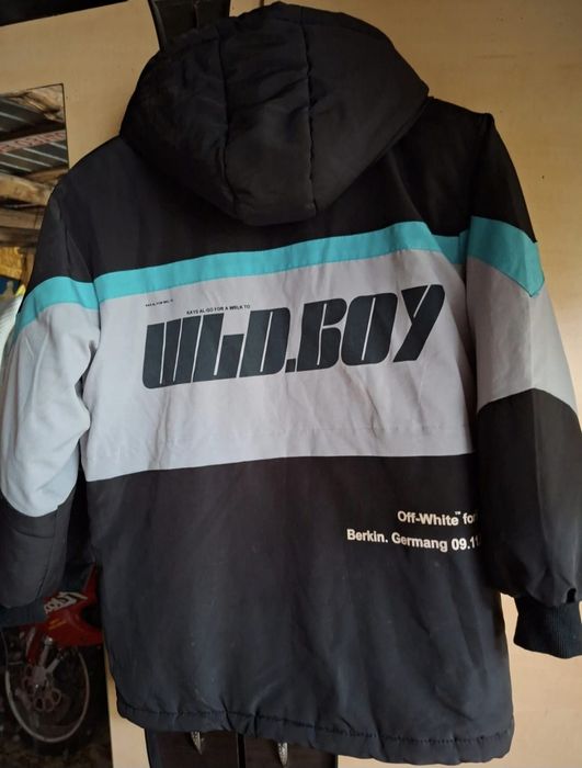 Vând geaca pentru baieti