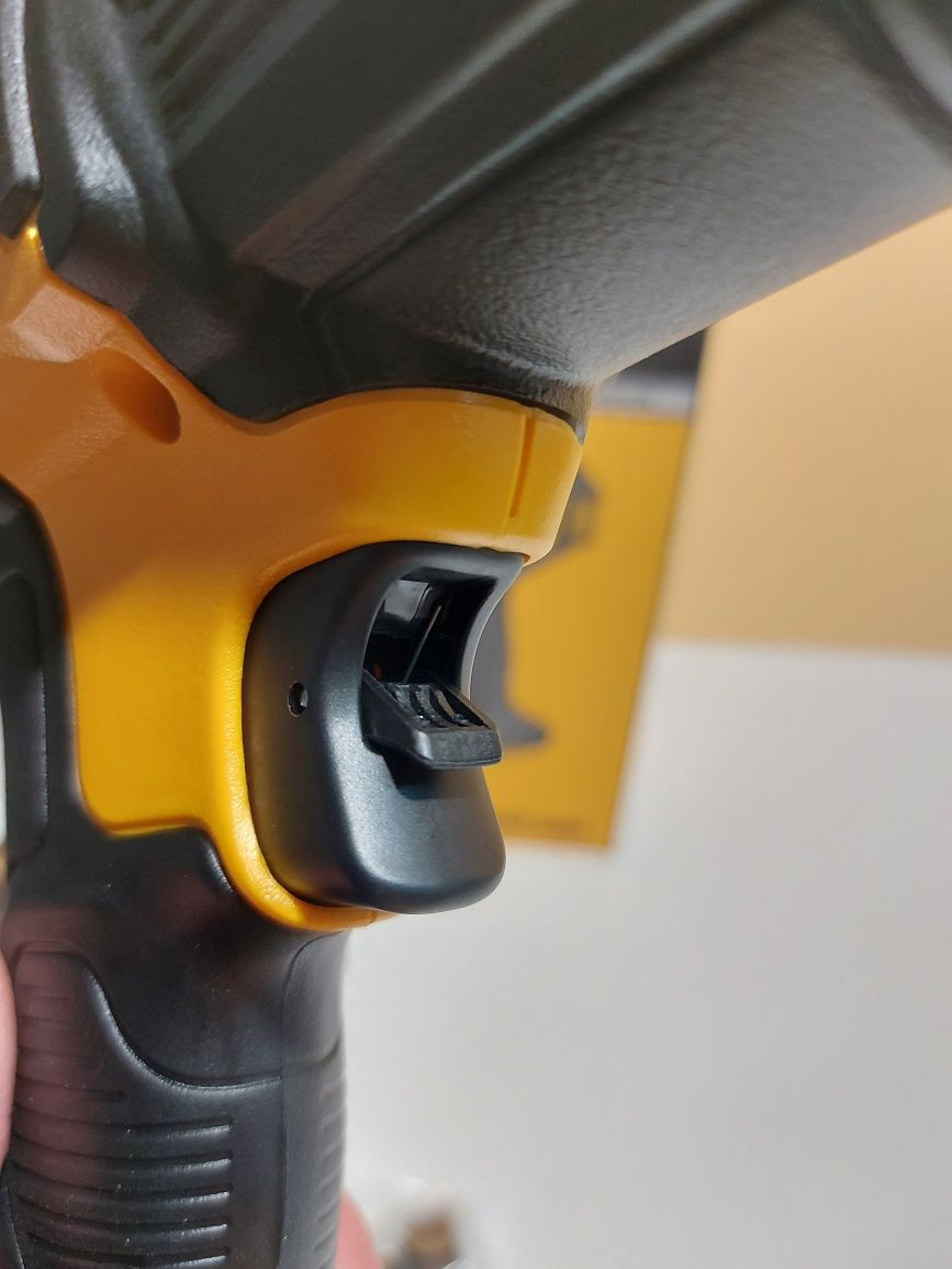 ПРОМОЦИЯ.Акумулаторен пистолет за горещ въздух Dewalt DCE530N.