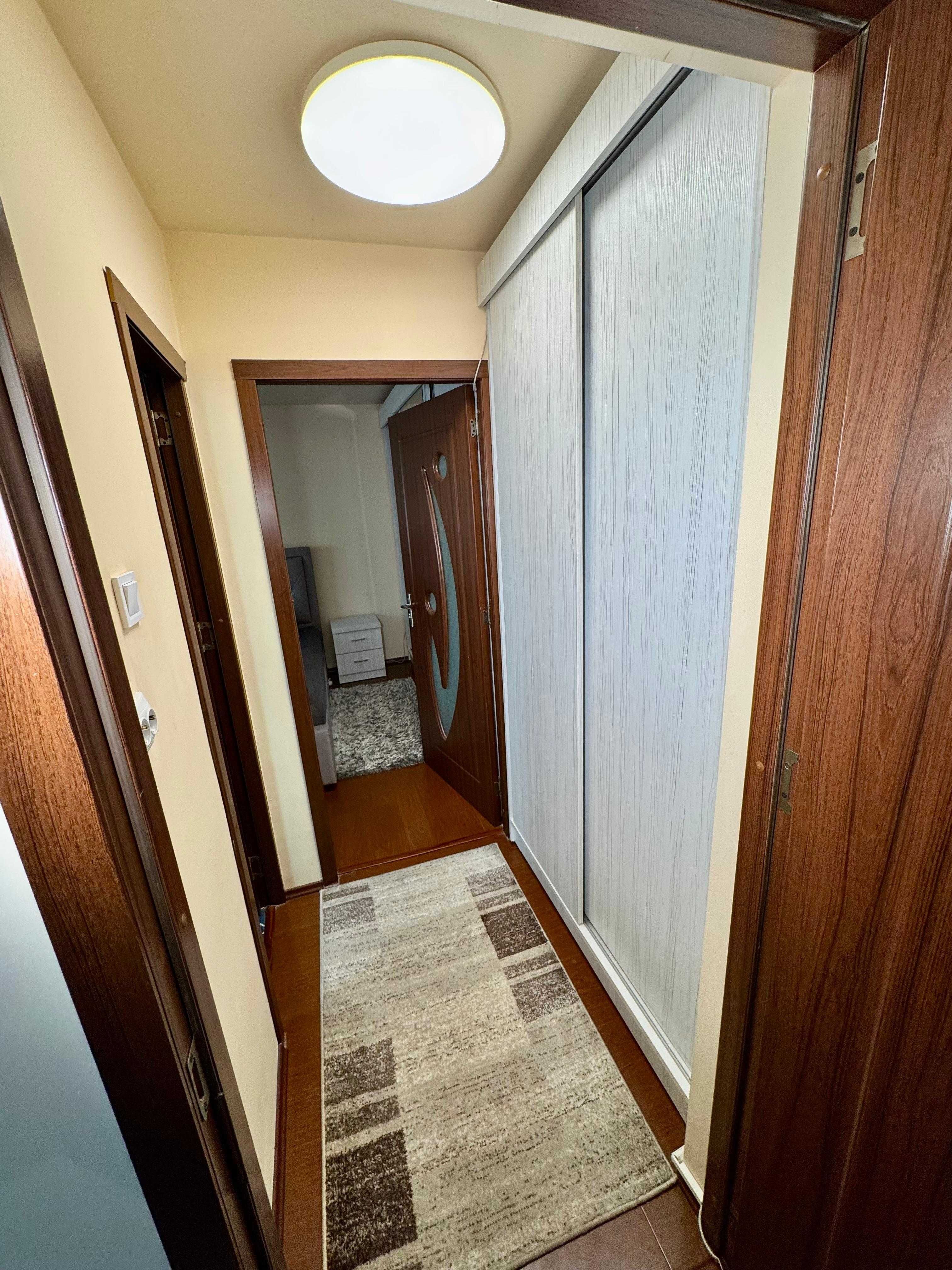 Apartament de vanzare, complet utilat si mobilat, în zona Shopping Cit