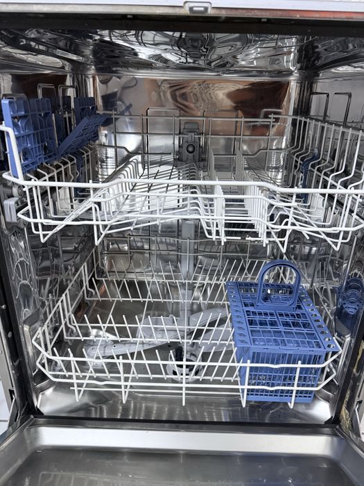 Продам Посудомоичную  машину