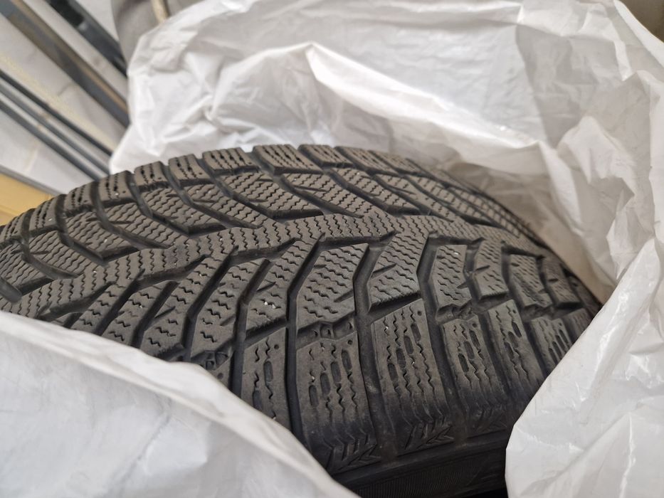 Syron Everest 2 225/45/18 DOT 23