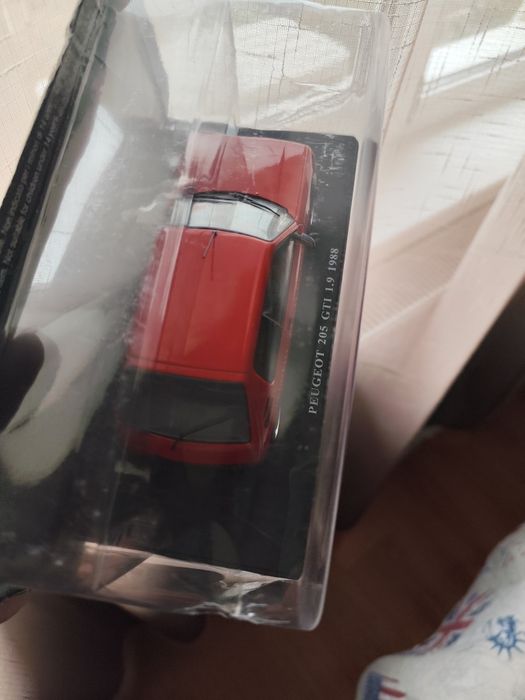 Vând macheta Peugeot
