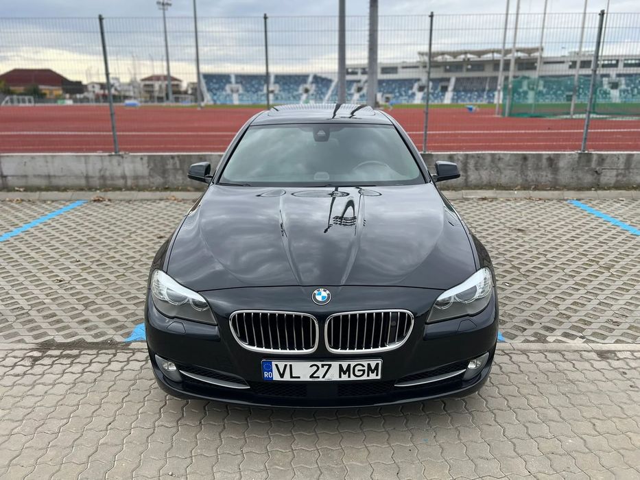 BMW Seria 5 BMW M550i xDrive 4.4 V8, 407 cai - Full options