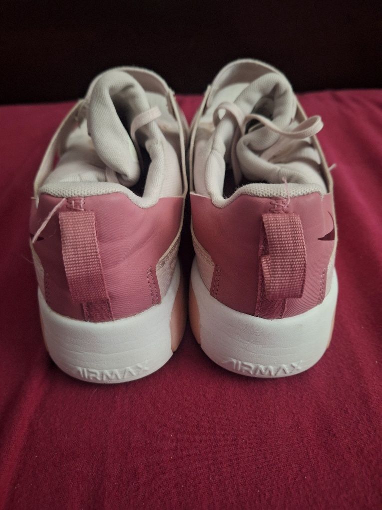 Дамски маратонки Nike