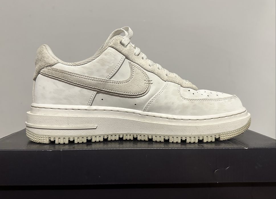 Обувки Nike Air Force 1 Luxe