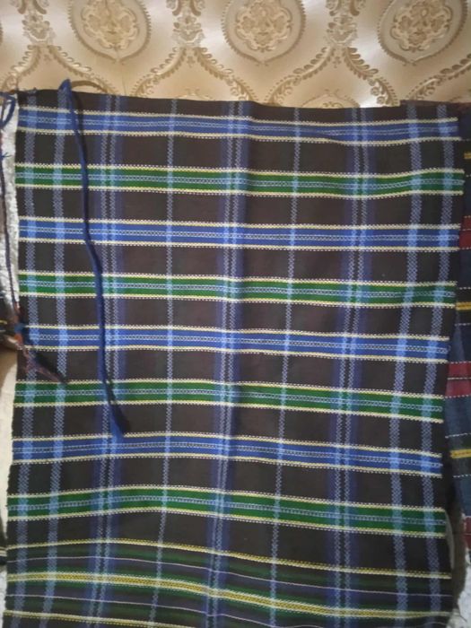 Към Народни носии престилки и вълнена торба.