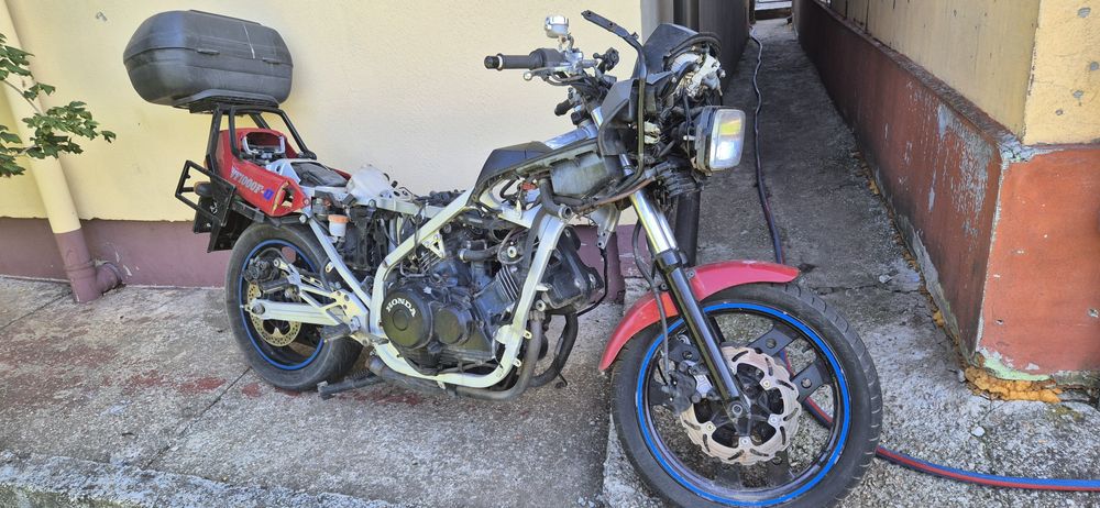Vând Honda VF1000F pentru dezmembrat